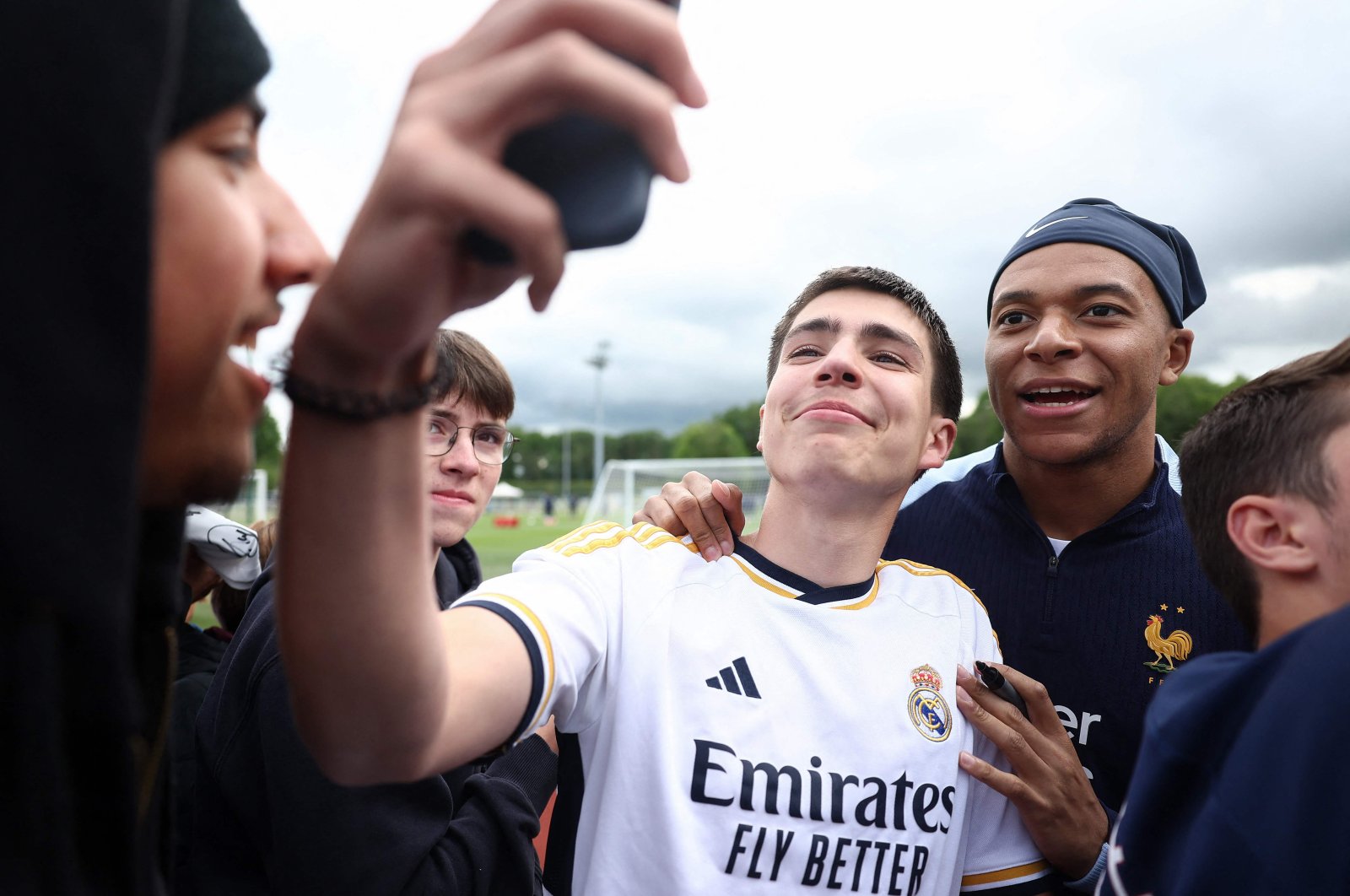 France&#039;s Kylian Mbappe (R) poses for a selfie photograph with a fan wearing a Real Madrid jersey, ahead of a training session, as part of the team&#039;s preparation for the upcoming UEFA Euro 2024 Football Championship, Clairefontaine-en-Yvelines, Paris, France, May 30, 2024. (AFP Photo)