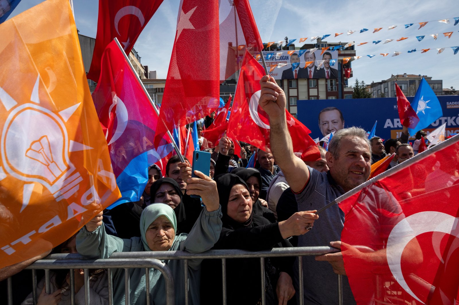 Supporters of President Tayyip Erdoğan wave flags during a rally ahead of the local elections in Istanbul, Türkiye, March 30, 2024. (Reuters Photo)