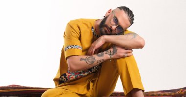  Sheyh Ree, who produces unique songs with his distinctive vocal style, has penned both the lyrics and composition of &quot;Empati.&quot; (Photo courtesy of Warner Music Türkiye) 