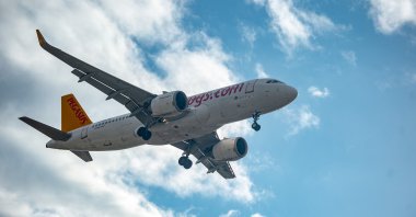 A Pegasus Airlines airplane prepares to land at Sabiha Gökçen Airport, Istanbul, Türkiye, Feb. 9, 2020. (AFP Photo)