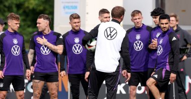 Head coach of the Germany national team Julian Nagelsmann (L) talks to his players during a training session on Day 2 of the training camp at Herzo Base, Herzogenaurach, Germany, June 2, 2024. (Getty Images Photo)