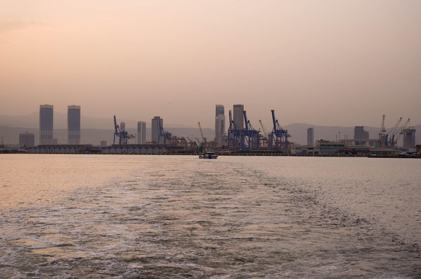 A port is seen in Izmir, western Türkiye, May 22, 2024. (AA Photo)