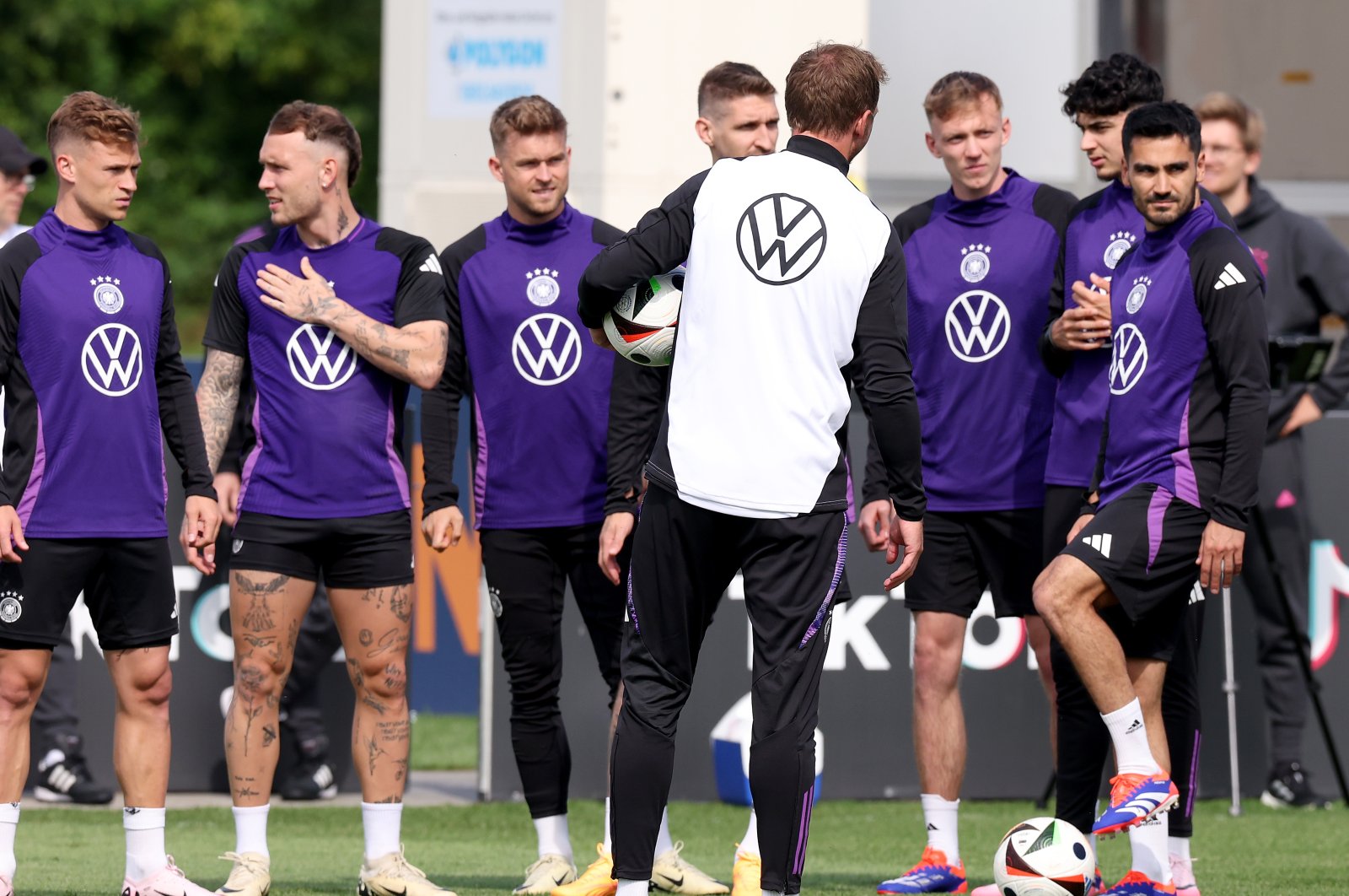 Head coach of the Germany national team Julian Nagelsmann (L) talks to his players during a training session on Day 2 of the training camp at Herzo Base, Herzogenaurach, Germany, June 2, 2024. (Getty Images Photo)