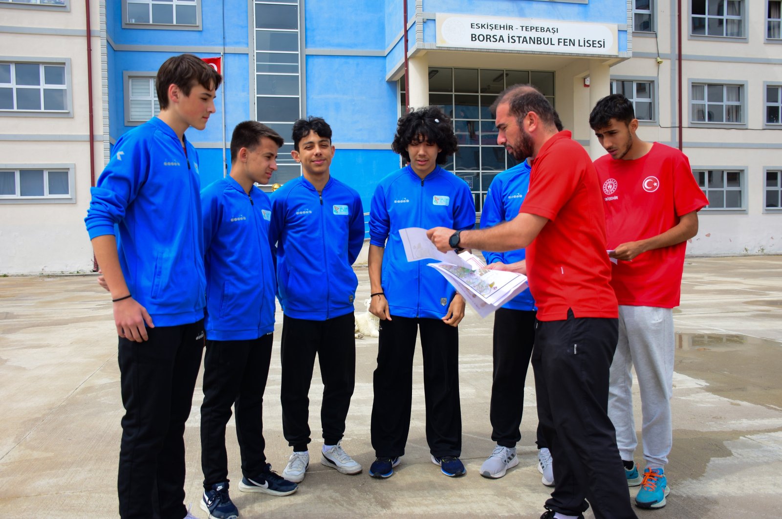 Mehmet Ali Akbaş (2nd R) instructs his students at the Eskişehir Borsa Istanbul Science High School, Eskişehir, Türkiye, May 25, 2024. (AA Photo)