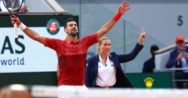Serbia's Novak Djokovic (L) celebrates next to the umpire after winning against Argentina's Francisco Cerundolo at the end of their men's singles round of 16 match on Court Philippe-Chatrier on day nine of the French Open tennis tournament at the Roland Garros Complex, Paris, France, June 3, 2024. (AFP Photo)