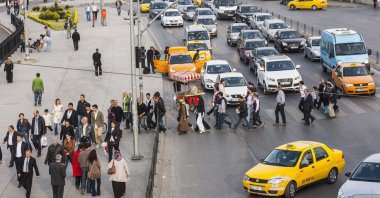 Pedestrians in Istanbul struggle because of crowded sidewalks obstructed by shops and vehicles, Istanbul, Türkiye, May 19, 2011. (Getty Images Photo)