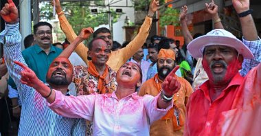 Members of the Hindu extremist Shiv Sena (UBT) party celebrate vote counting results for India&#039;s general election, in Mumbai, India, June 4, 2024. (AFP Photo)