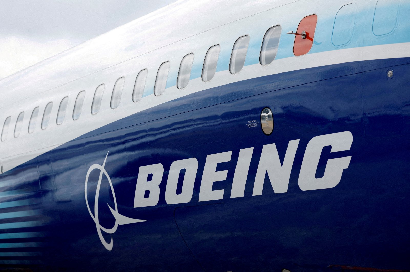 The Boeing logo is seen on the side of a Boeing 737 Max at the Farnborough International Airshow, Farnborough, Britain, July 20, 2022. (Reuters Photo)