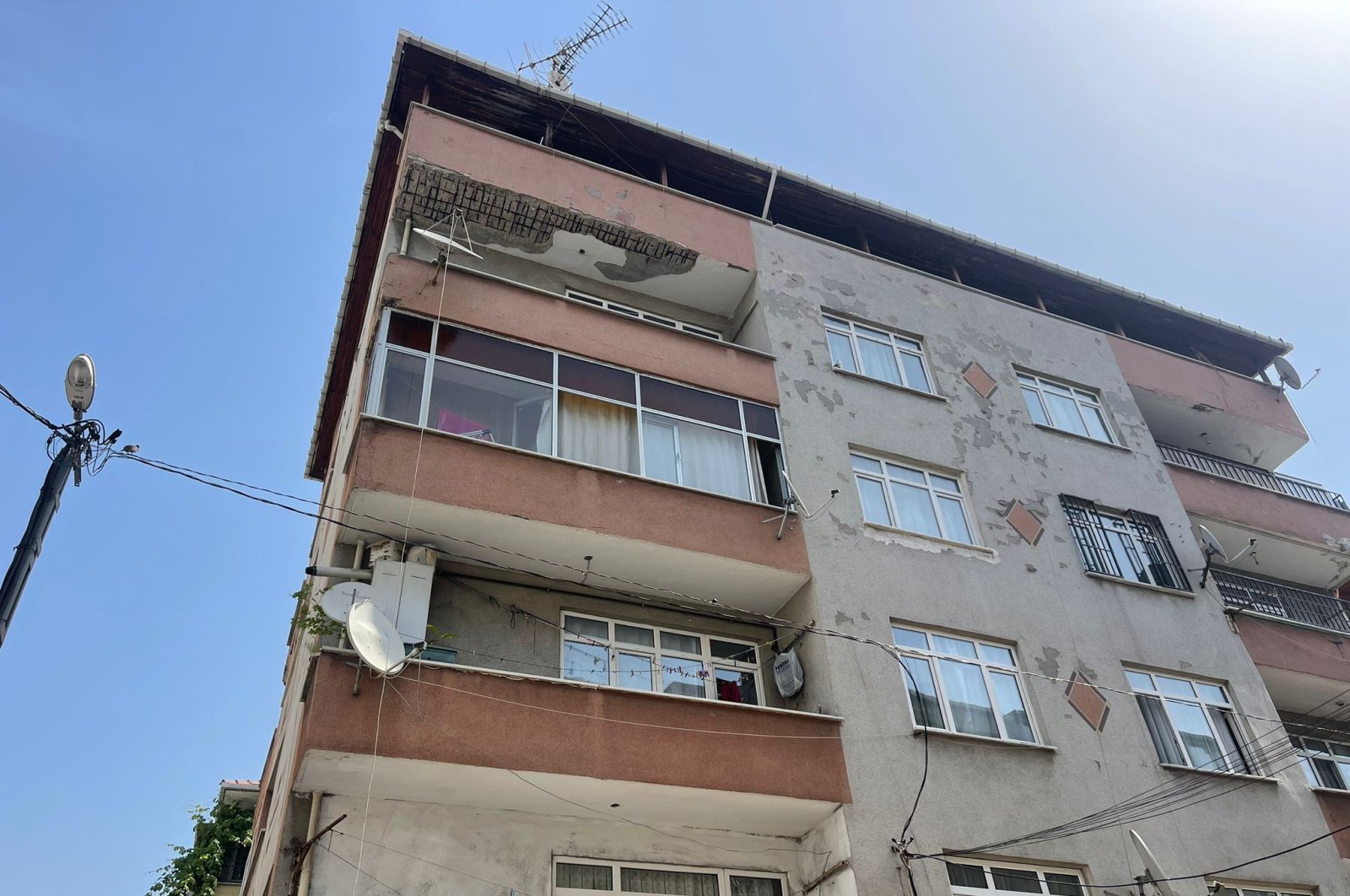 A partial collapse occurred on the balcony of a four-story building in Bahçelievler, Istanbul, Türkiye, June 4, 2024. (DHA Photo)