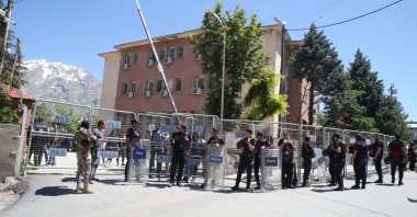 Security measures outside the courthouse during Mehmet Sıddık Akış's trial, Hakkari, southeastern Türkiye, June 5, 2024. (AA Photo)