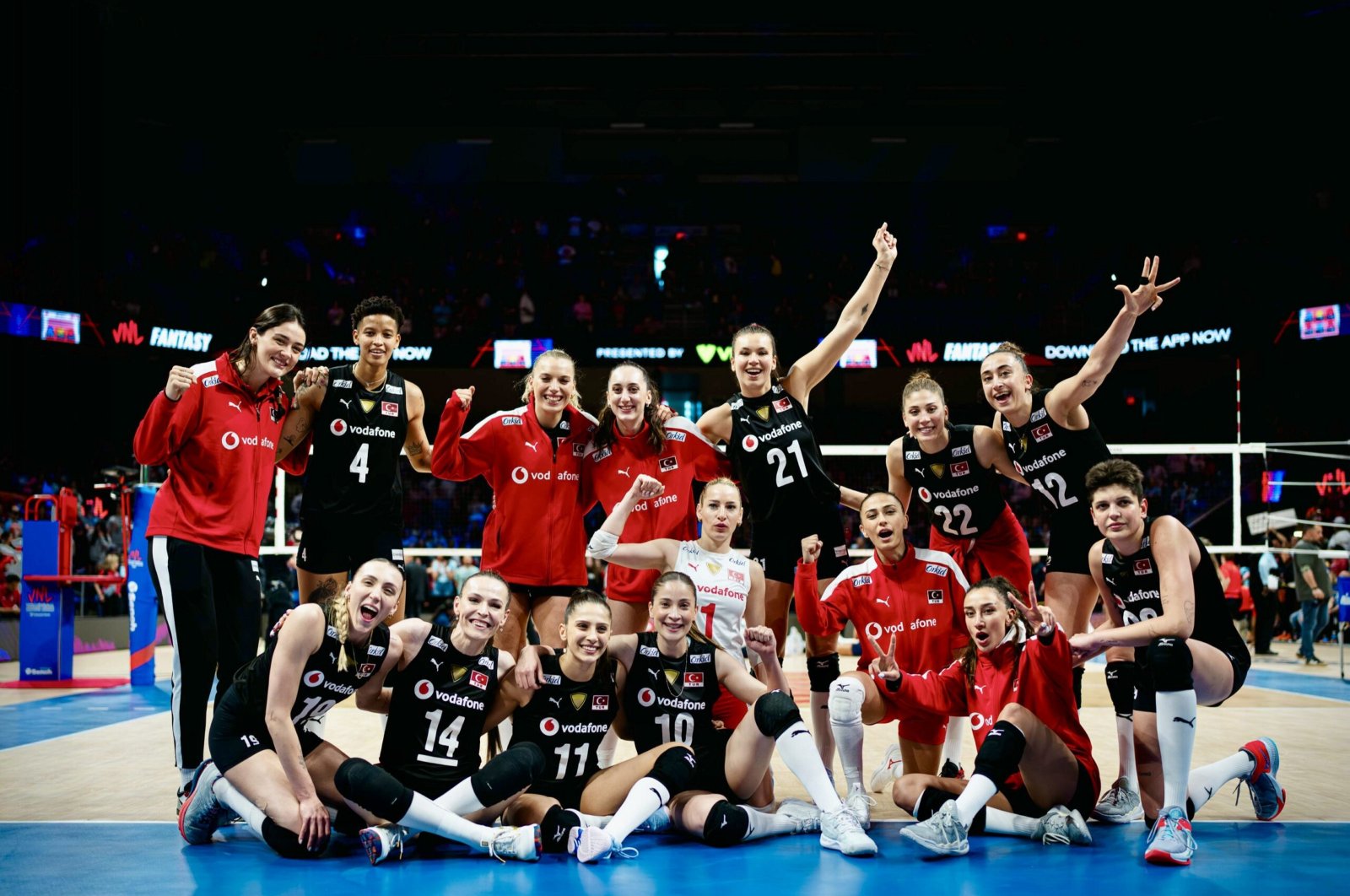 Turkish &quot;Sultans of the Net&quot; celebrate after beating Team USA during the Volleyball Nations League, Texas, U.S., June 2, 2024. (AA Photo)