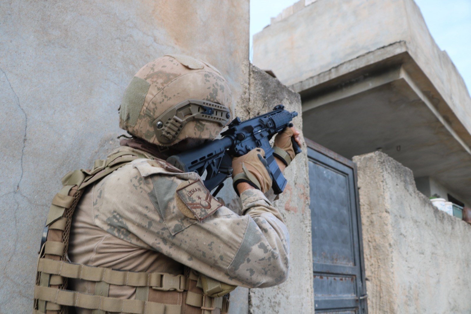 A Turkish soldier takes part in an operation against the PKK, Şanlıurfa, southeastern Türkiye, May 31, 2024. (DHA Photo)