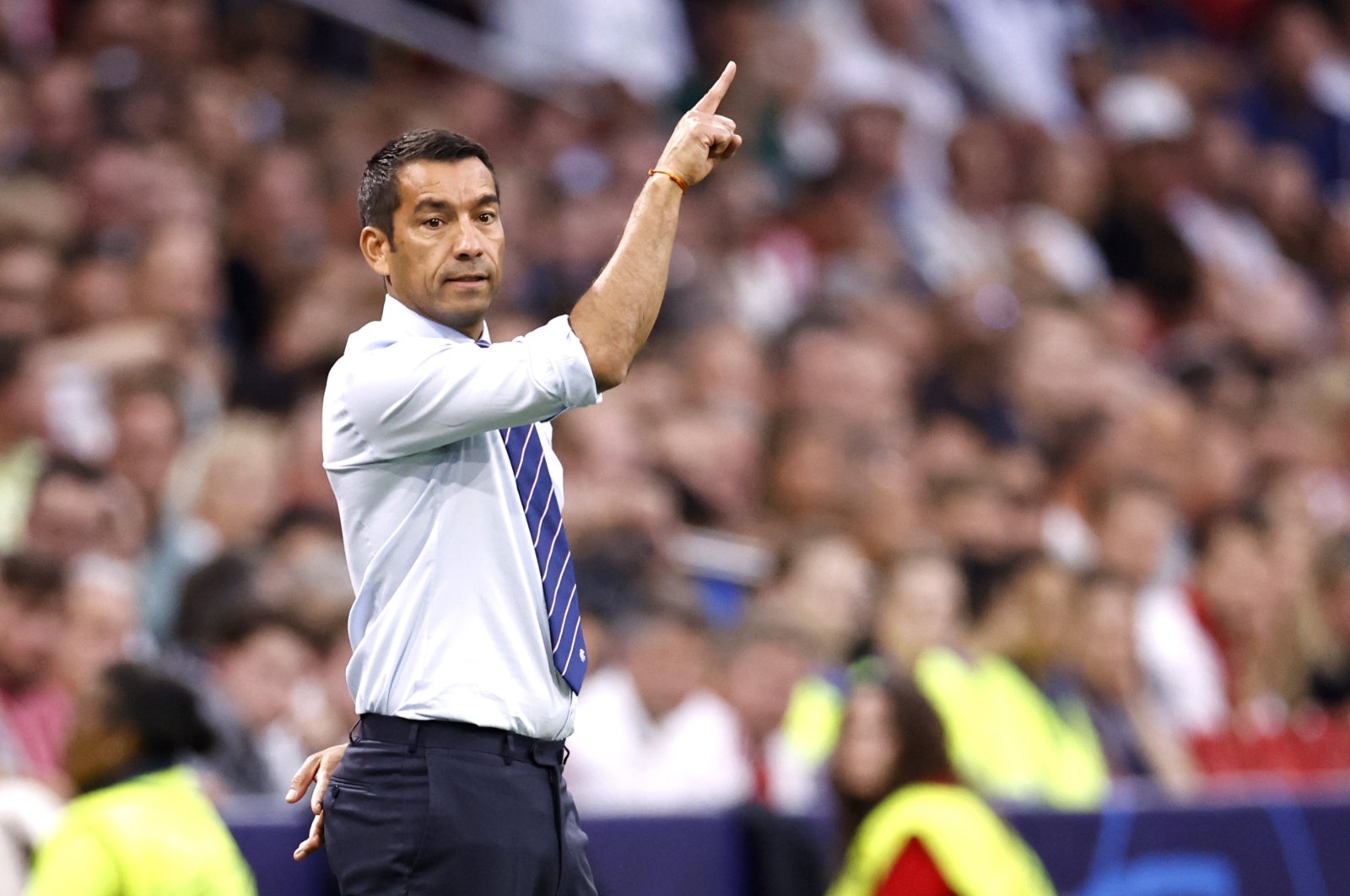 Van Bronckhorst takes over Beşiktaş reins following Santos’ sacking