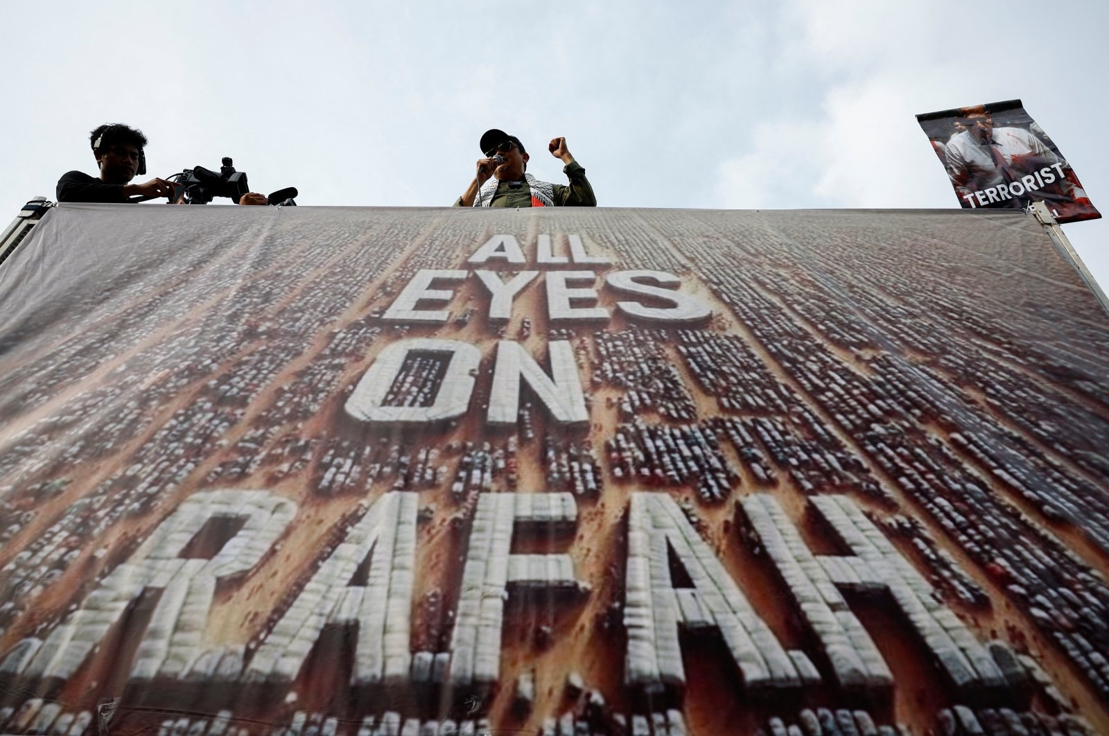 A man shouts slogans during a rally in solidarity with Palestinians after an Israeli airstrike on a Rafah tent camp, outside the U.S. Embassy in Jakarta, Indonesia, June 1, 2024. (Reuters Photo)