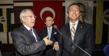 Fenerbahçe&#039;s former President Aziz Yıldırım (L) and incumbent President Ali Koç address the press at the Ülker Stadium, Istanbul, Türkiye, April 28, 2018. (AA Photo)