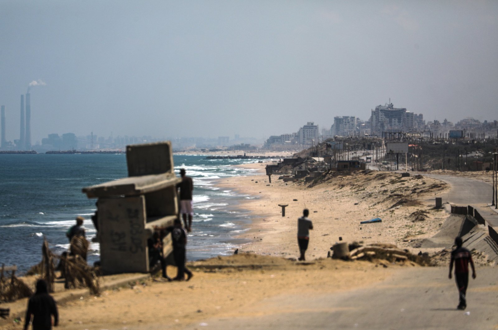 The location of a temporary floating pier previously anchored by the United States to boost aid deliveries, in the northern Gaza Strip, May 29, 2024. (EPA File Photo)