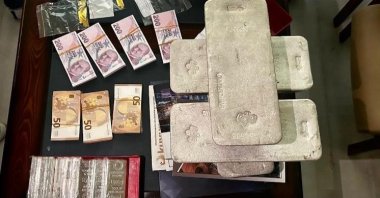 This undated photo shows cash and gold seized from suspects, in Istanbul, Türkiye. (İHA Photo) 