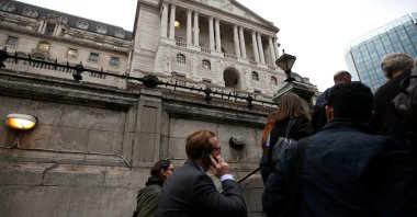 Commuters exit the underground in front of the Bank of England, London, Britain, Oct. 7, 2016. (Reuters Photo)