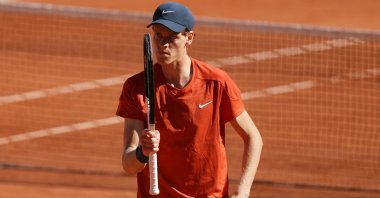 Italy's Jannik Sinner celebrates after a point as he plays against Spain's Carlos Alcaraz during their men's singles semifinal match on Court Philippe-Chatrier on day thirteen of the French Open tennis tournament at the Roland Garros Complex, Paris, France, June 7, 2024. (AFP Photo)