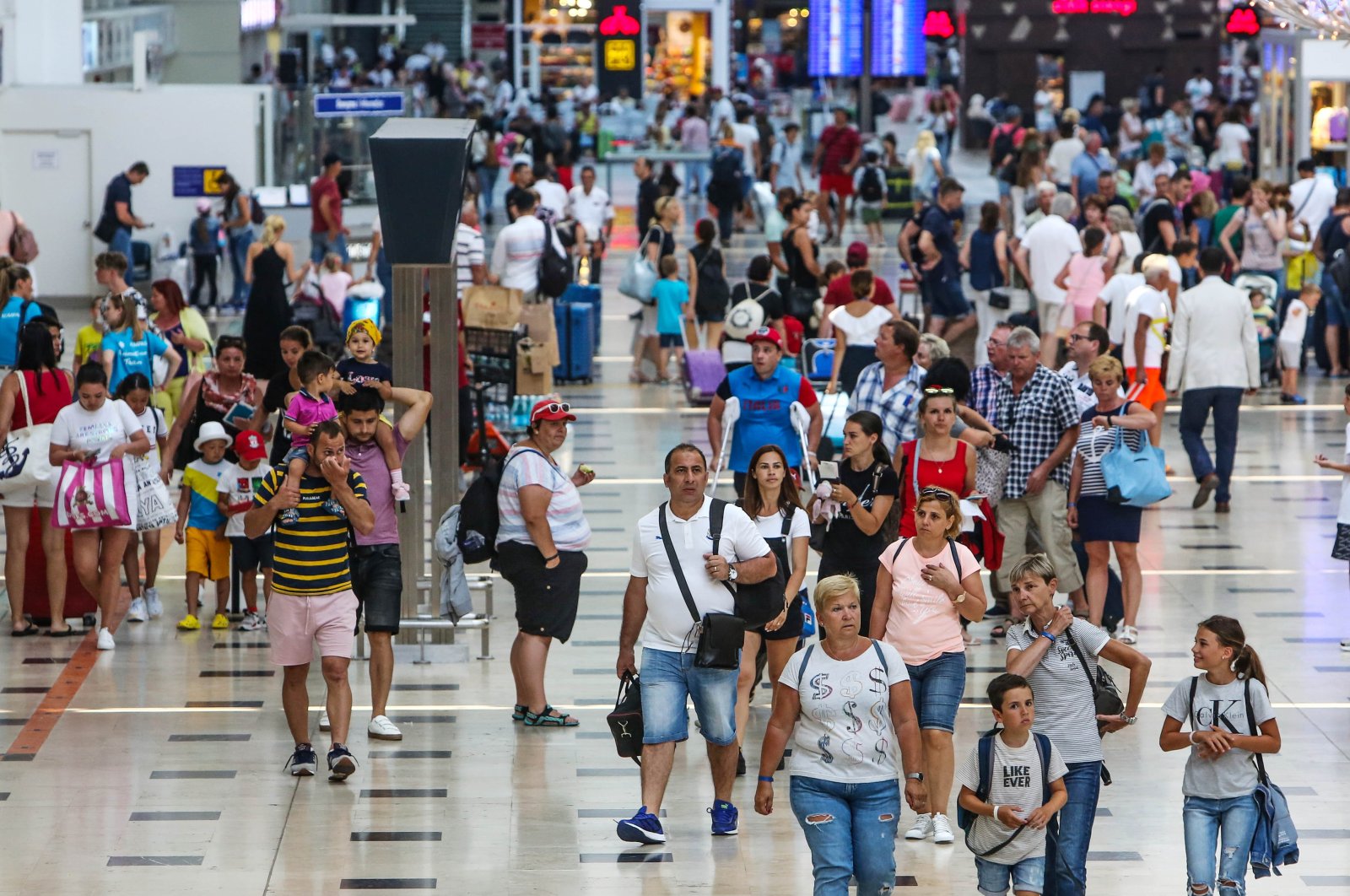 Passengers are seen at an airport in the Mediterranean tourism hot spot Antalya, southern Türkiye, June 18, 2019. (DHA Photo)