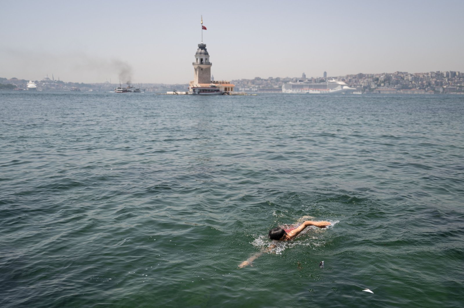 Citizens seek relief from the intensifying heat by swimming in Üsküdar, Istanbul, Türkiye, June 4, 2024. (AA Photo)