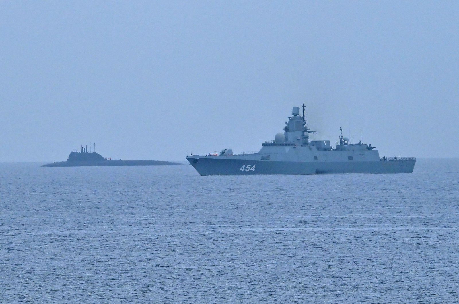 The Russian nuclear-powered submarine Kazan (L) and the class frigate Admiral Gorshkov arrive at Havana, Cuba, June 12, 2024. (AFP Photo)