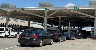 Foreign-plated cars enter Türkiye as expatriates arrive for their annual holidays from Europe, Kapıkule Border Gate, Edirne, Türkiye, June 13, 2024. (AA Photo)