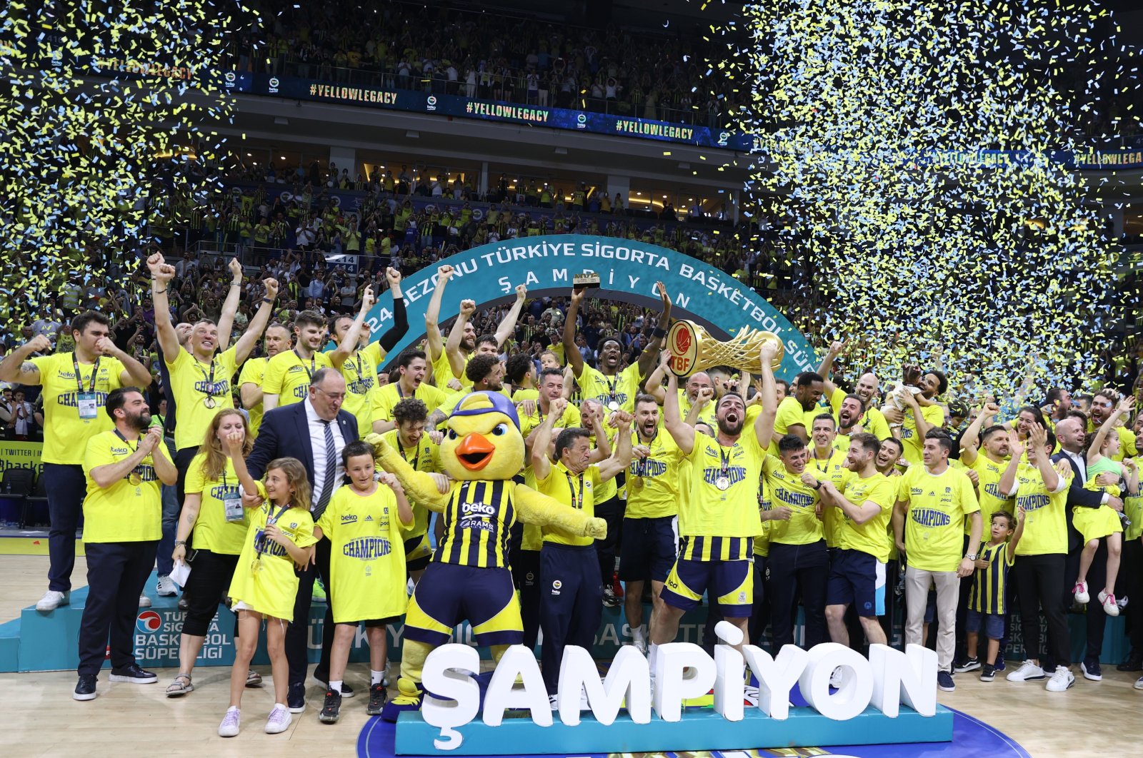 Fenerbahçe Beko players celebrate after winning the Turkish Basketball Süper Lig, Istanbul, Türkiye, June 12, 2024. (AA Photo)