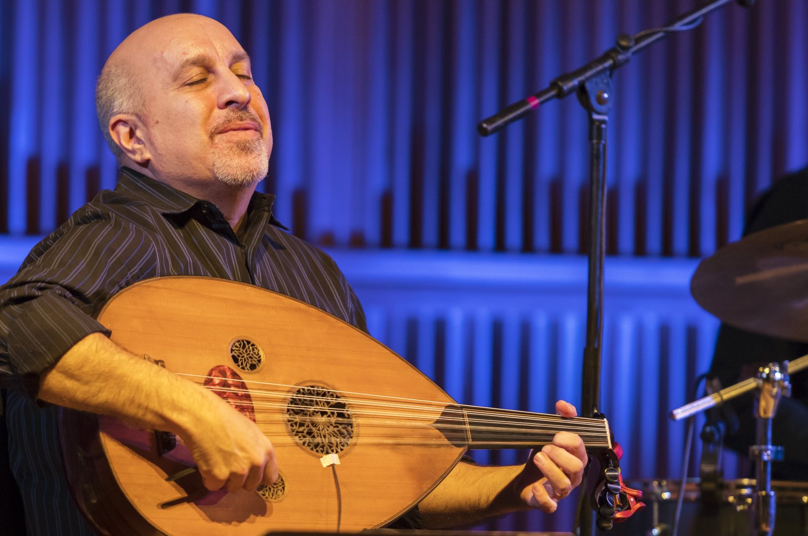 Armenian-American musician Ara Dinkjian plays oud as he leads his ensemble during a Live Sounds program of &quot;Songs of Armenia and Anatolia&quot; during the Live (at) 365 global music series at the Graduate Center of the City University of New York&#039;s Elebash Recital Hall, New York, New York, Feb. 24, 2017. (Getty Images Photo)