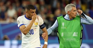 France&#039;s Kylian Mbappe (L) reacts after an injury during the Euro 2024 Group D match against Austria, Dusseldorf, Germany, June 17, 2024. (EPA Photo)