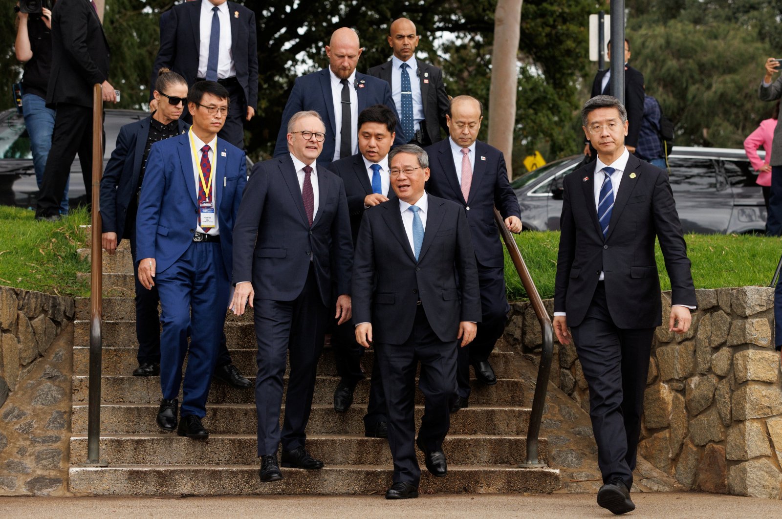 Australian Prime Minister Anthony Albanese and Chinese Premier Li Qiang arrive at the Kaarta Gar-up Lookout in Kings Park before an Australia-China CEO Roundtable, Perth, Australia, June 18, 2024. (Reuters Photo)