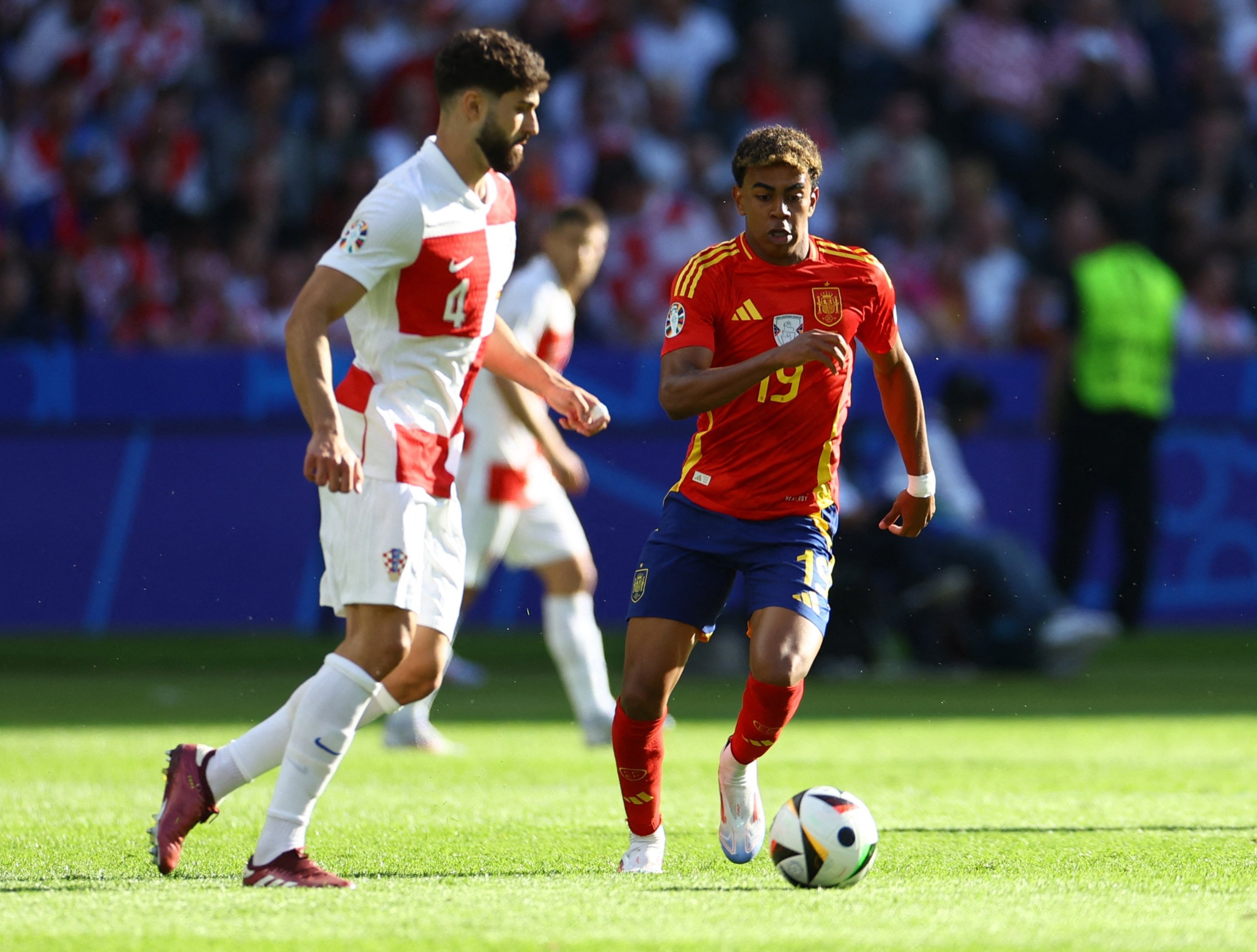 Croatia's Josko Gvardiol (L) in action with Spain's Lamine Yamal during the Euro 2024 group B match at the Olympiastadion, Berlin, Germany, June 15, 2024. (Reuters Photo)