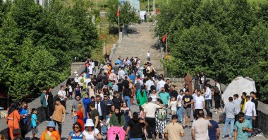 The crowds walk on the street during Qurban Bayram, Diyarbakir, Türkiye, June 18, 2024. (AA Photo)