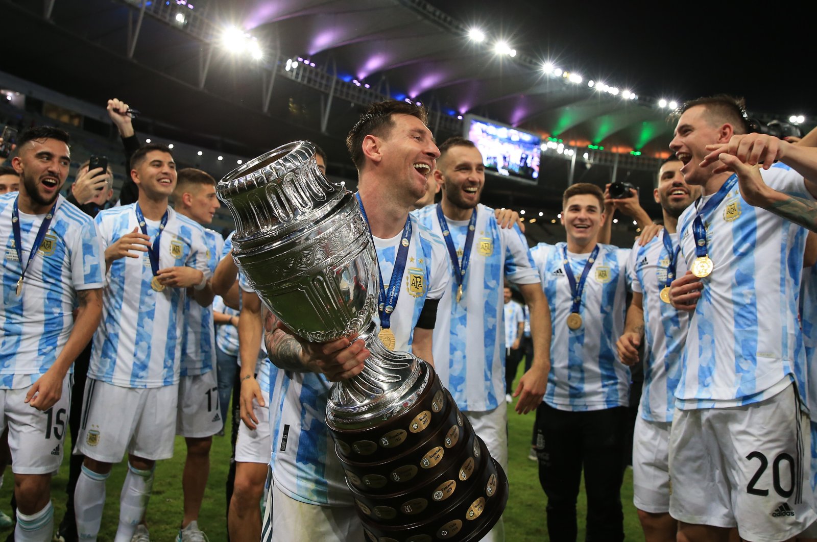 Argentina&#039;s Lionel Messi (C) smiles with the trophy as he celebrates with teammates after winning the final of Copa America Brazil 2021 between Brazil and Argentina at Maracana Stadium, Rio de Janeiro, Brazil, July 10, 2021. (Getty Images Photo)