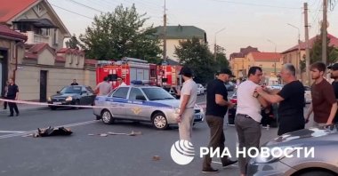 This screengrab shows an area sealed off by Police following deadly attacks on churches and a synagogue in Russia&#039;s North Caucasus region of Dagestan, June 23, 2024. (AFP Photo)