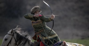Undated picture of a female traditional Turkish archer in action. (AA Photo)