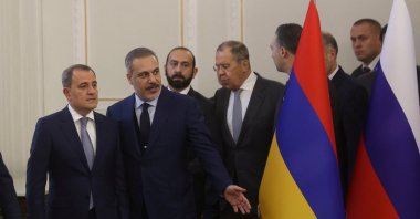 From left to right, Azerbaijan's Foreign Minister Jeyhun Bayramov, Foreign Minister Hakan Fidan, Armenian Foreign Minister Ararat Mirzoyan and Russian Foreign Minister Sergei Lavrov attend the second 3 3 Regional platform summit, Tehran, Iran, Oct. 23, 2023. (Reuters Photo)