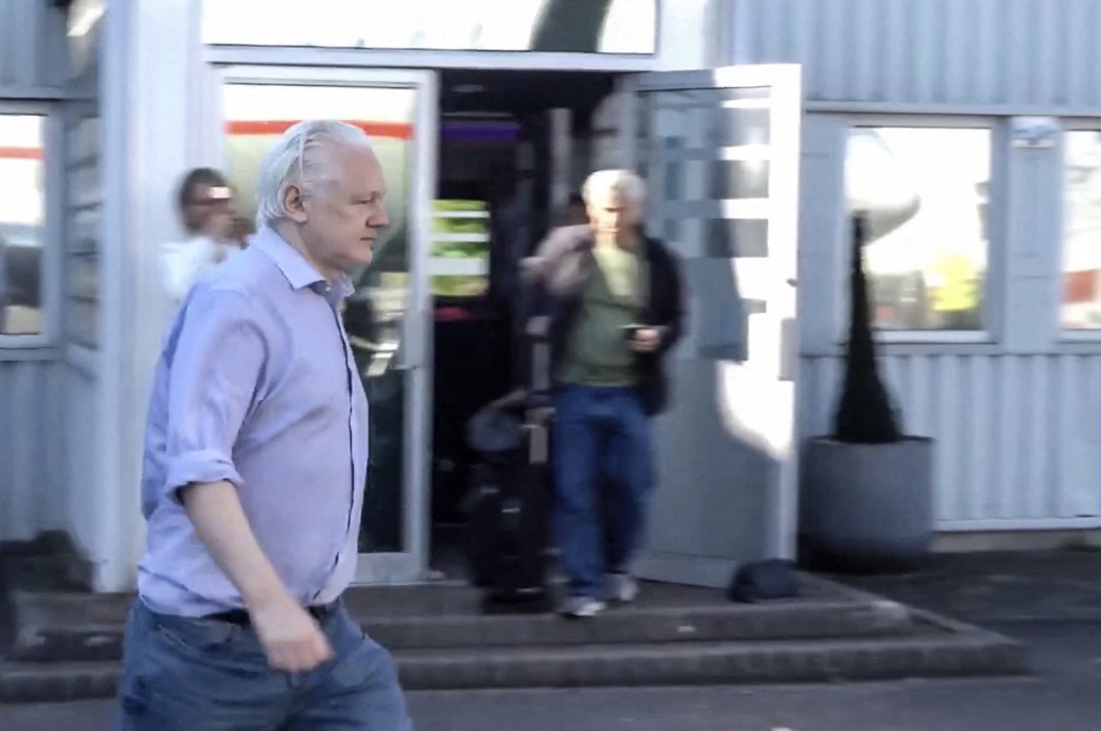 This screengrab shows Wikileaks founder Julian Assange walking to board a plane from Stansted Airport, London, U.K., June 24, 2024. (AFP Photo)