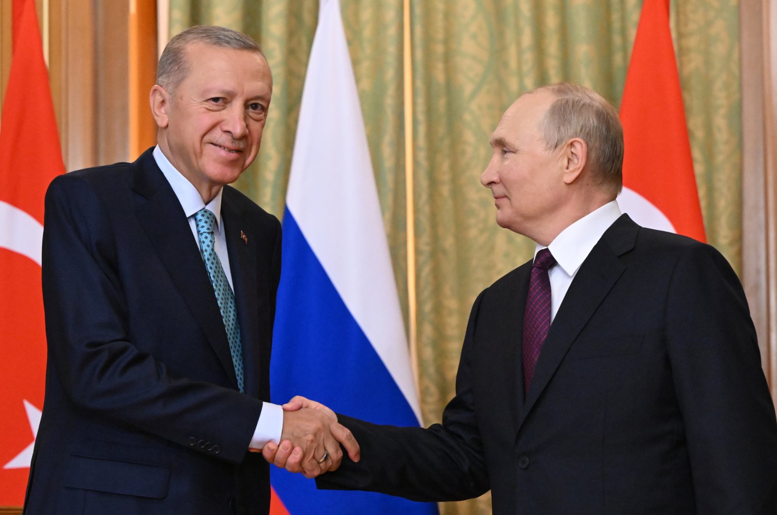 Turkish President Recep Tayyip Erdoğan (L) and Russia&#039;s Vladimir Putin shake hands during a meeting in Sochi, Russia, Sept. 4, 2023. (EPA Photo)