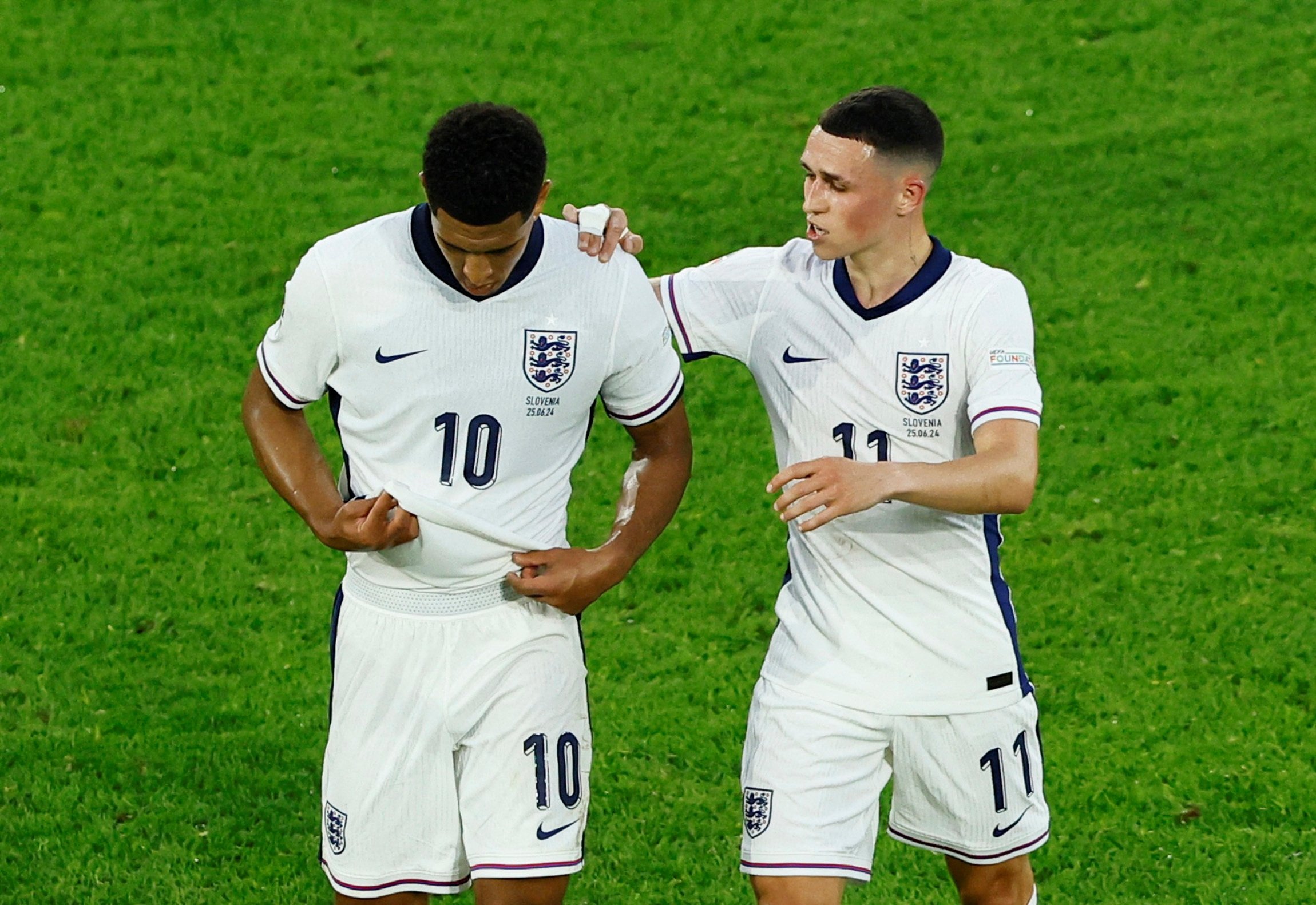 England scrape through to top Group C as France hit Euro 2024 snag | Daily  Sabah