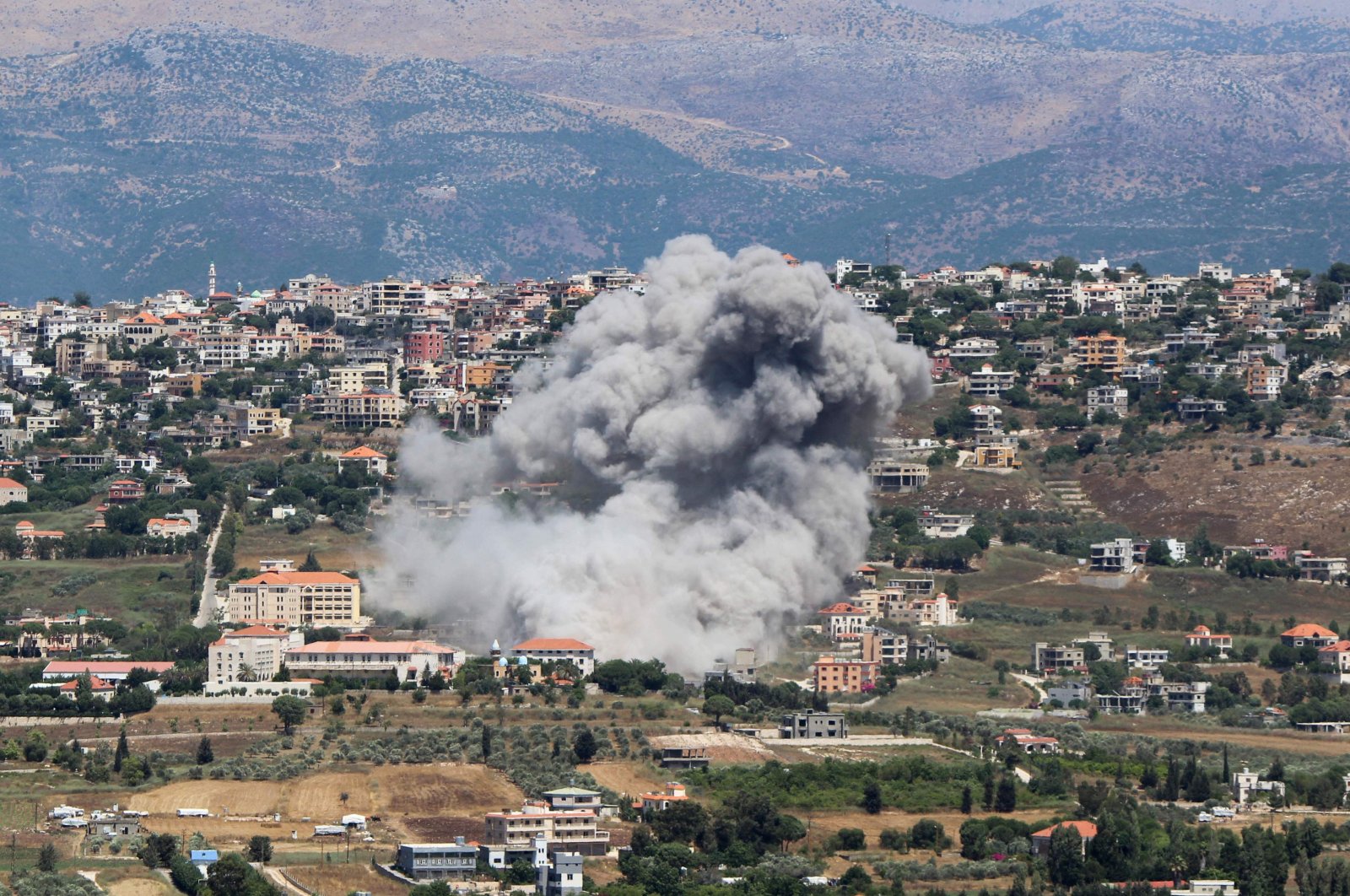 Smoke billows from the site of an Israeli airstrike that targeted the southern Lebanese village of Khiam near the border with Israel, June 25, 2024. (AFP Photo)
