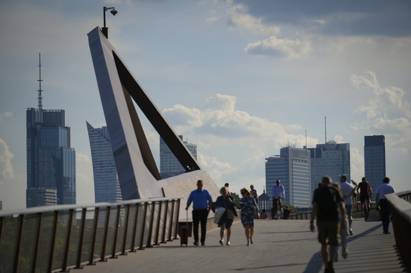 People are seen walking on the newly built pedestrian bridge in Warsaw, Poland, 21 May, 2024. (Reuters Photo)