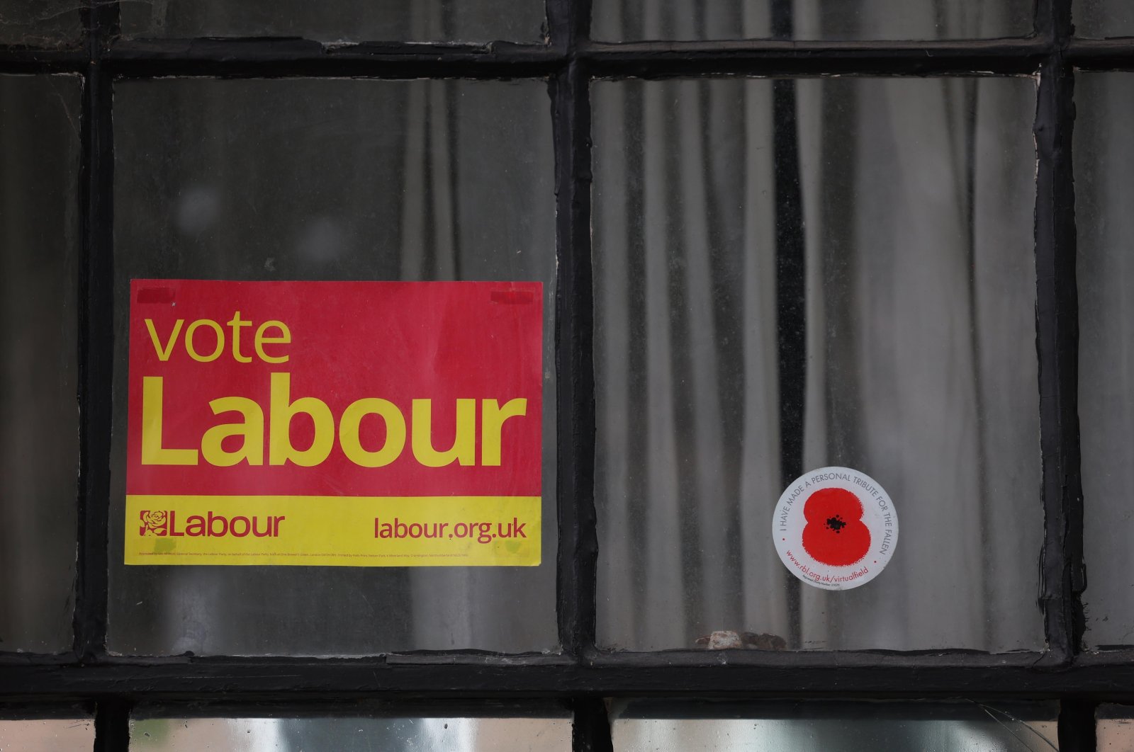A Labour Party flyer in a house window in the Holborn &amp; St Pancras constituency in London, U.K., June 26, 2024. (EPA Photo)