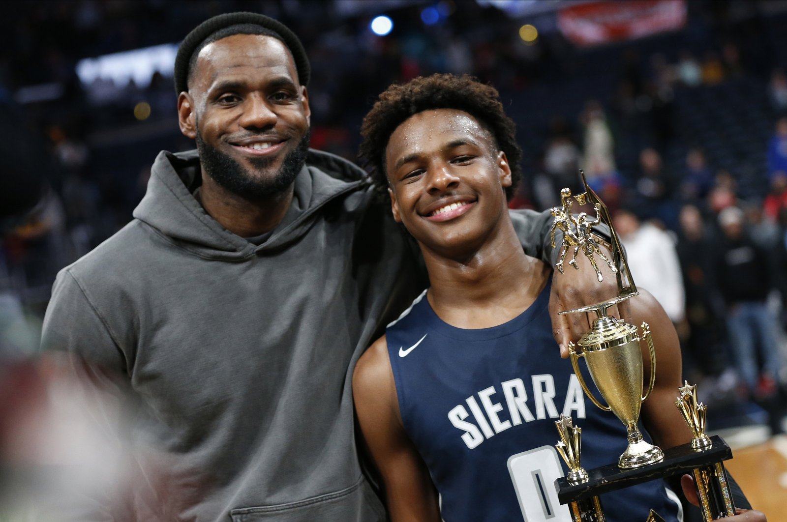 Los Angeles Lakers forward LeBron James (L) poses with his son Bronny after Sierra Canyon defeated Akron St. Vincent-St. Mary in a high school basketball game, Columbus, Ohio, U.S., Dec. 14, 2019. (AP Photo)