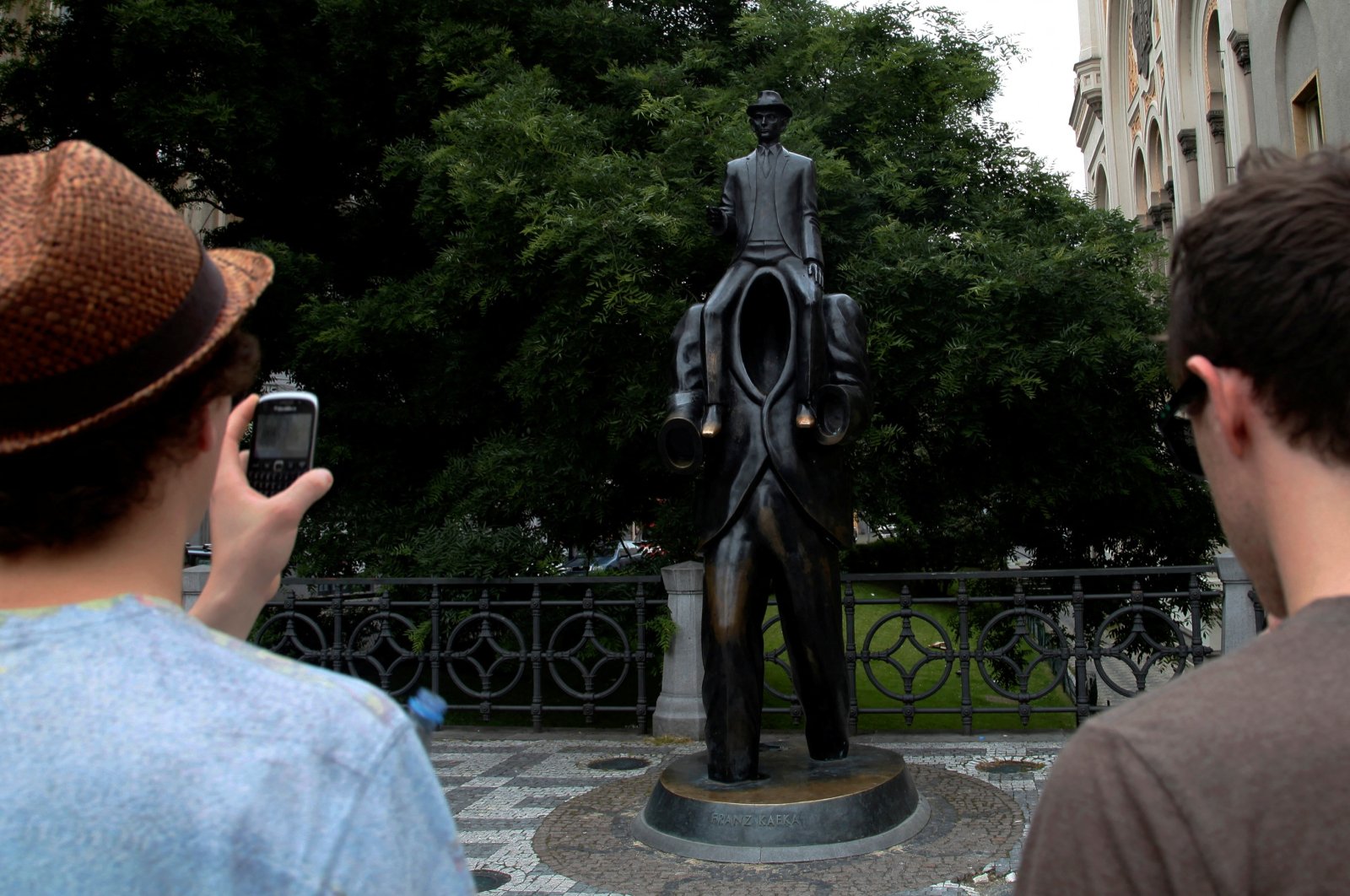 Tourists look at a statue of famous German-language writer Franz Kafka in central Prague, Czechia, July 3, 2013. (Reuters Photo)