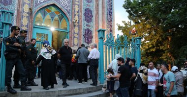  Iranians wait in a line to cast their votes in a polling station during the presidential election, in Tehran, Iran,  June 28, 2024. (EPA Photo)