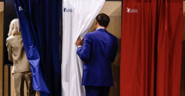French President Emmanuel Macron (R) and his wife Brigitte Macron enter voting booths, in Le Touquet-Paris-Plage, France, June 30, 2024. (EPA Photo)