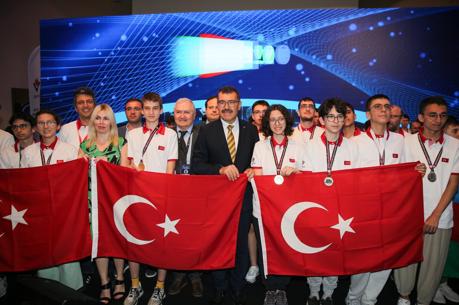 TÜBITAK&#039;s president poses with the champion Turkish team at the Balkan Mathematics Olympiads, Antalya, Türkiye, June 29, 2024. (AA Photos)