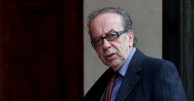 Albania's essayist and poet, Ismail Kadare, arrives at the Elysee Palace to receive the France's Legion d'Honneur medal by French President Francois Hollande, Paris, France, May 30, 2016. (AP Photo)