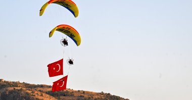 Paragliders carrying the Turkish flag during the Photosafari and Outdoor Sports Festival, Çukurca, Hakkari, June 29, 2024. (AA Photo)